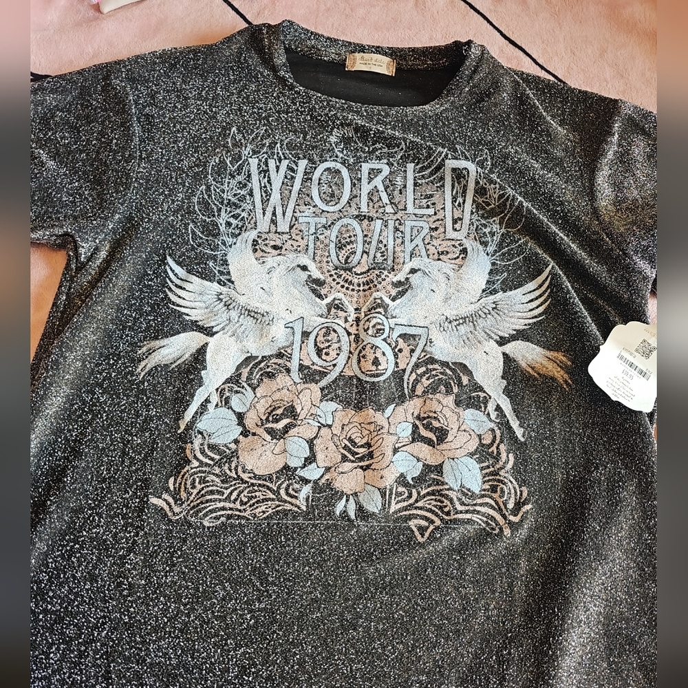 💥SALE💥NWT Altar'd State Black Glittery Sparkling Tee